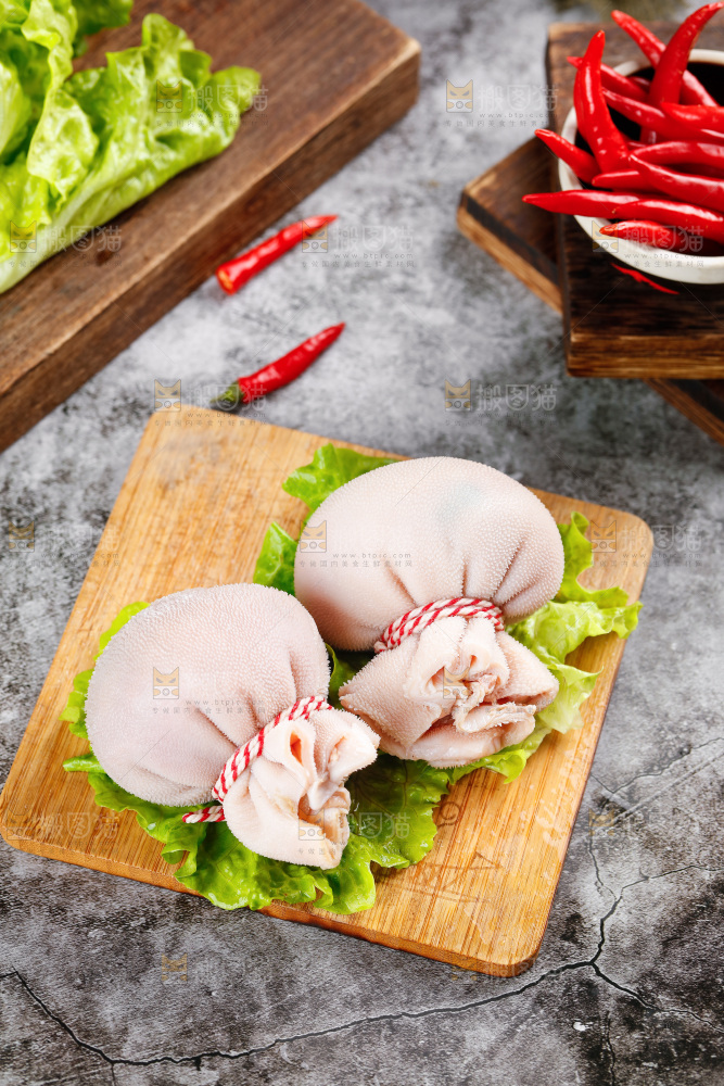 木底上放着内蒙古肚包羊肉