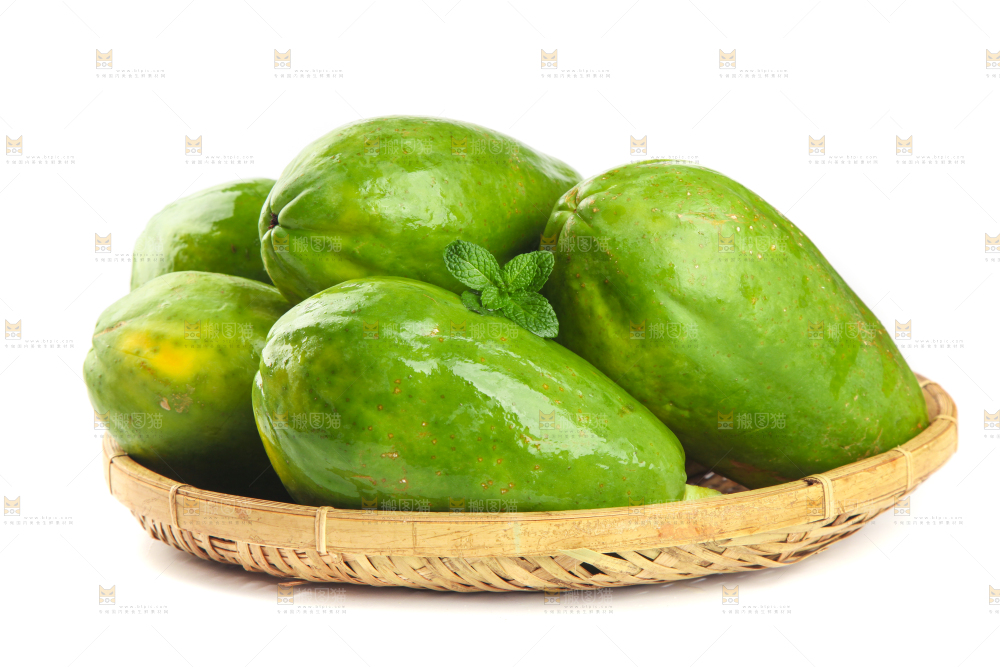篮子里装着生木瓜