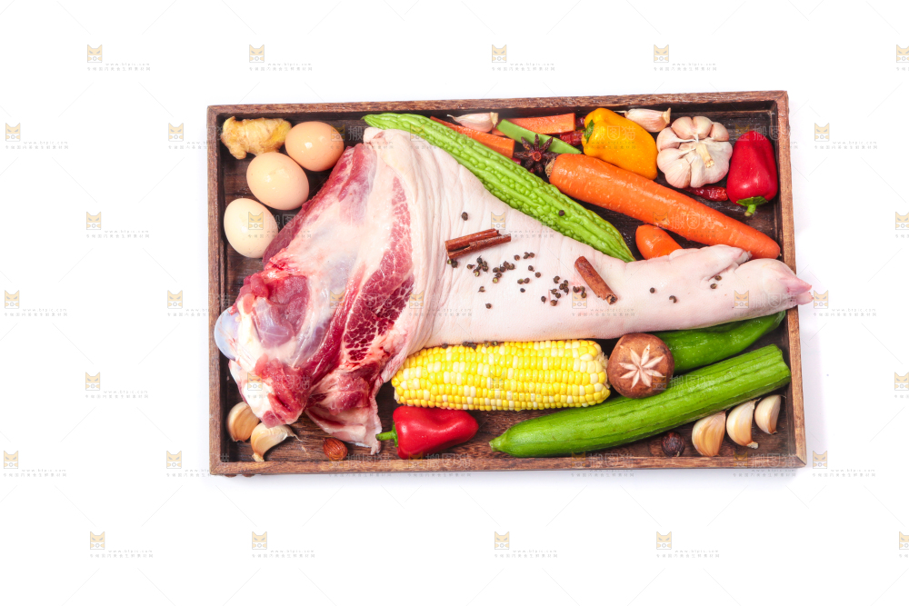 白底上的食材