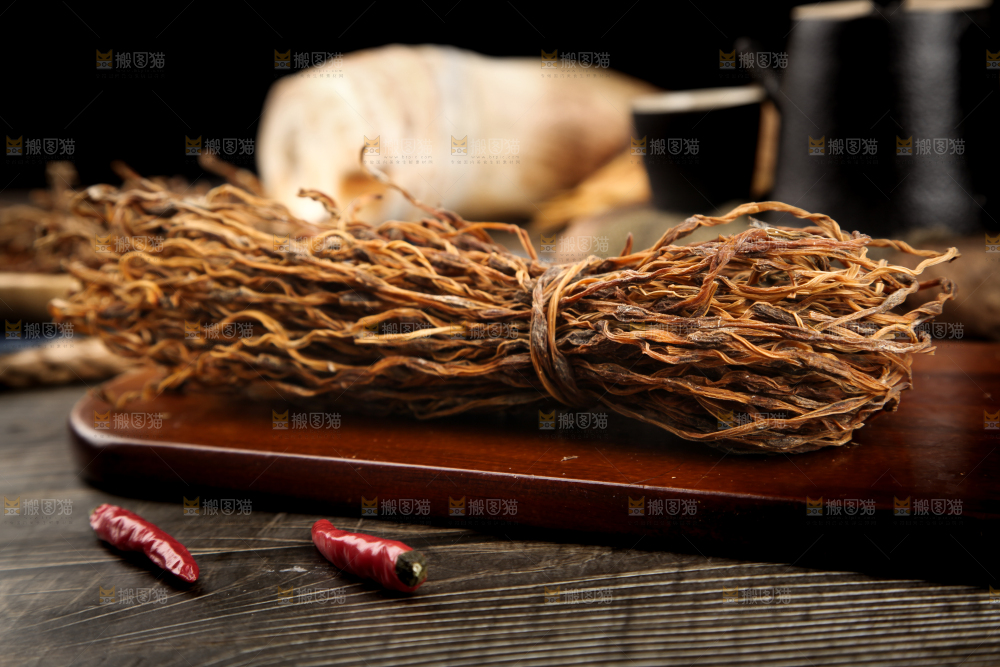 木板上的农家干豇豆