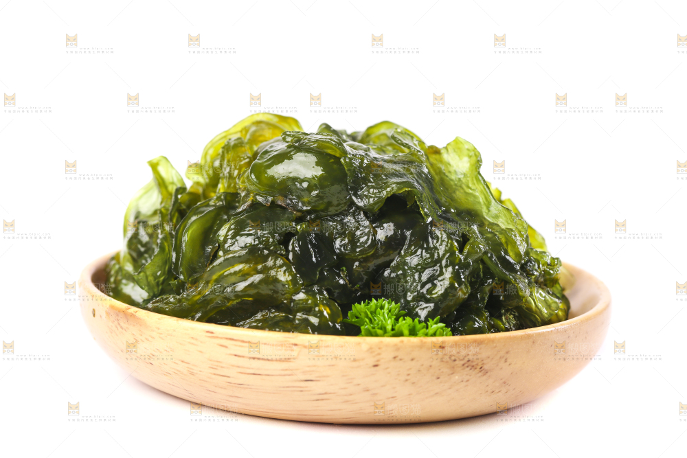 盘子里装着雷公菌