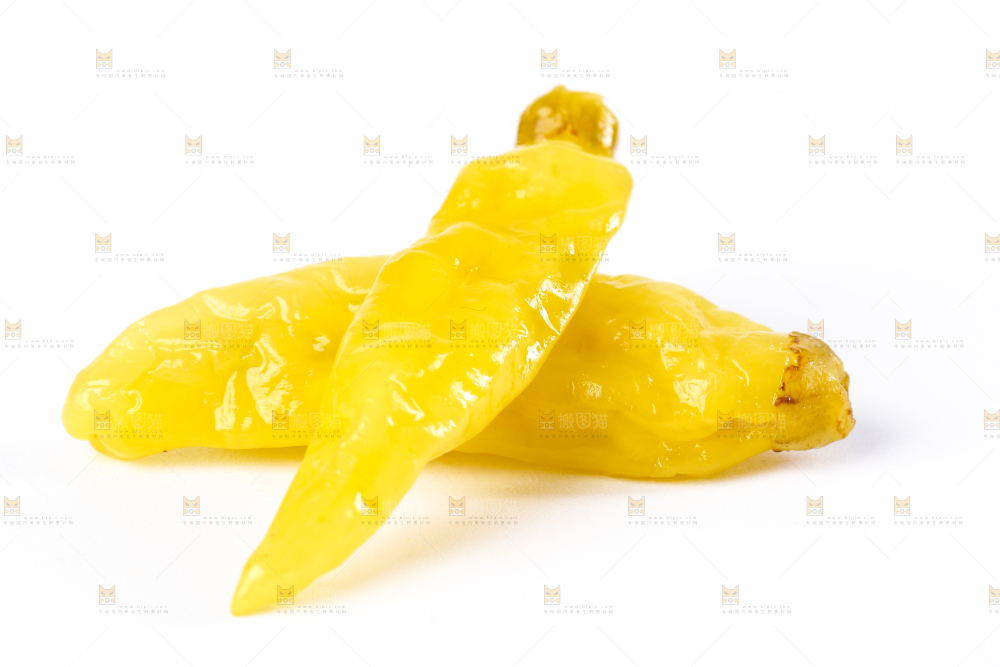 白底上的小米辣椒