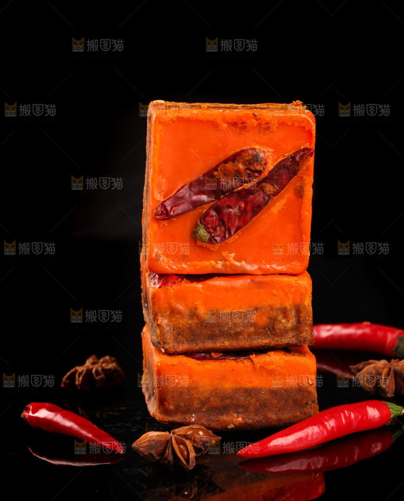 黑底上的麻辣火锅料