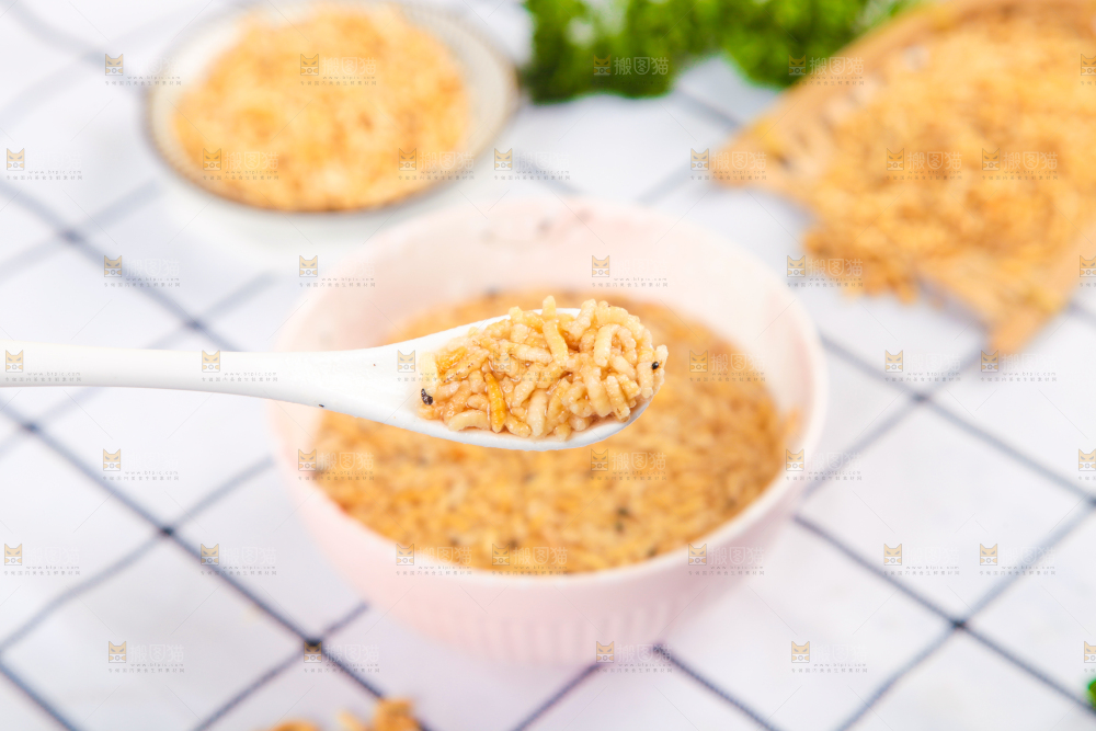 碗里泡着炒米