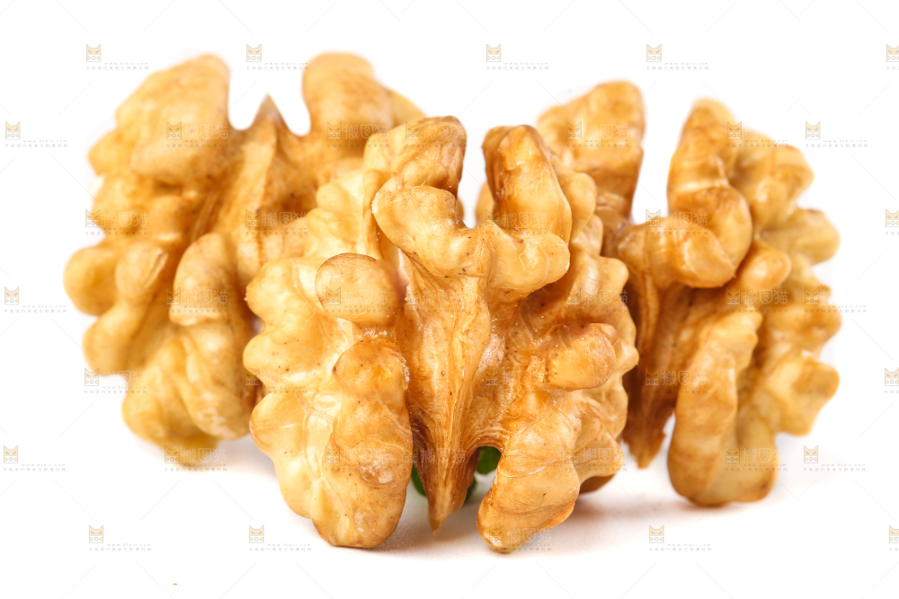 白底上的核桃仁
