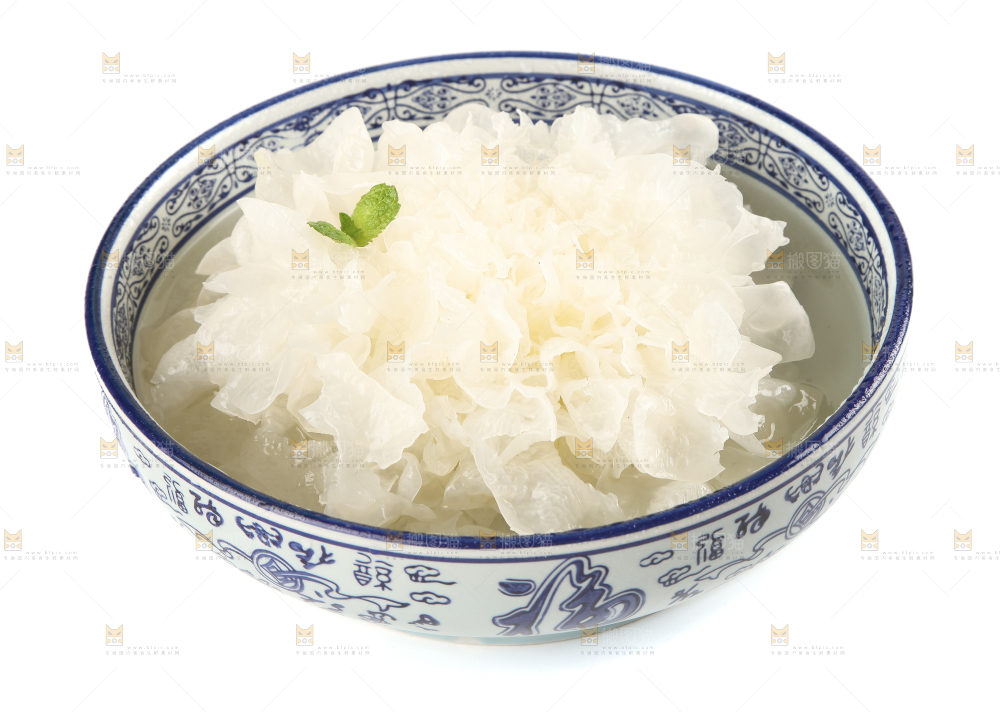 白底上放着一碗小银耳