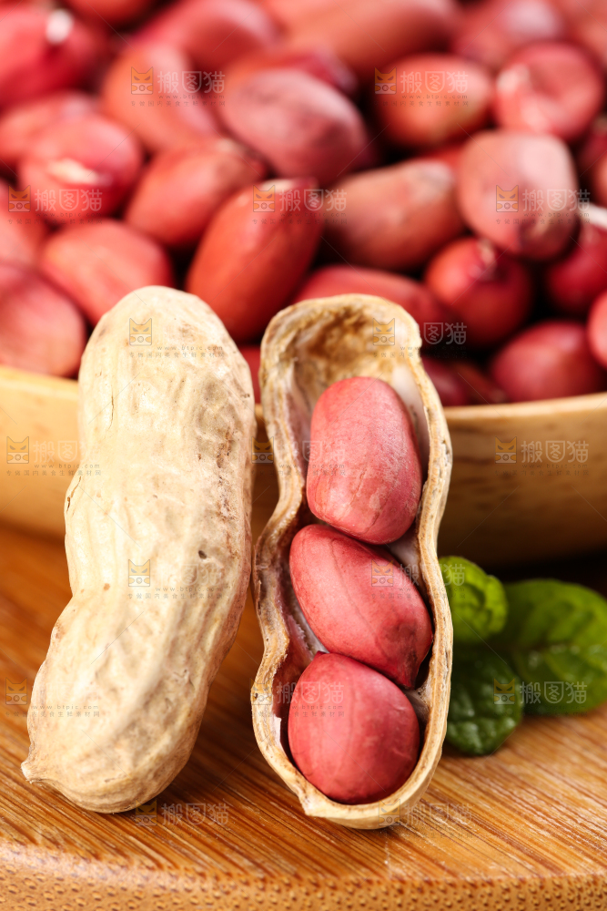 浅底上的红皮花生