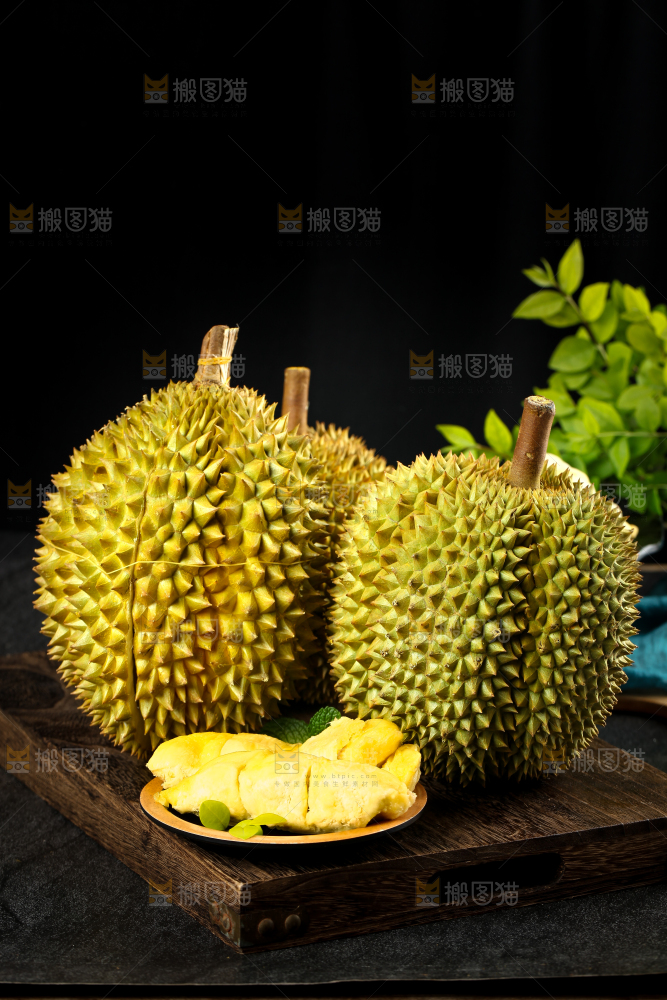 盘子里装着泰国甲仑榴莲