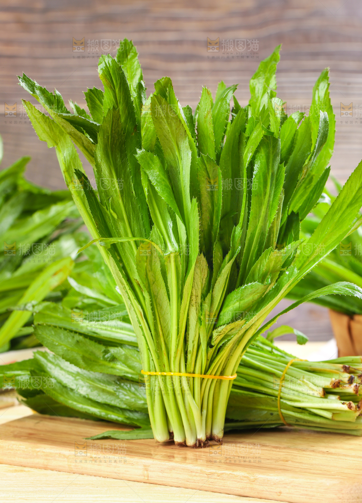 木底上的缅芫荽