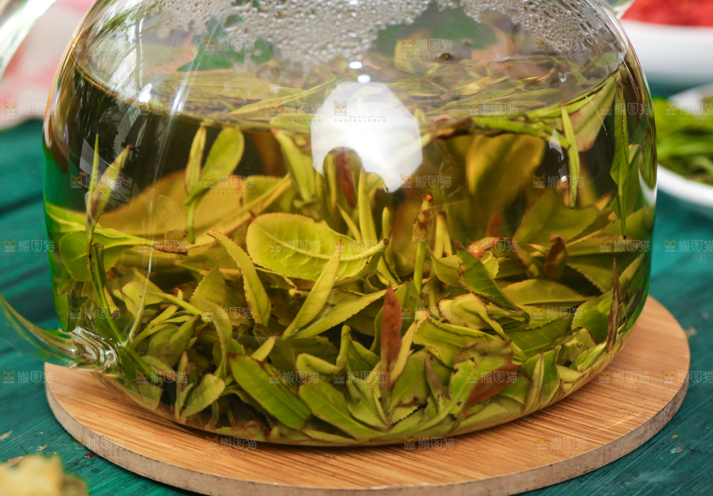 盒里泡着绿茶