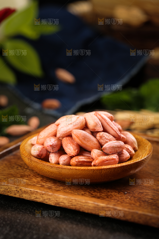 碗里装着小花生米