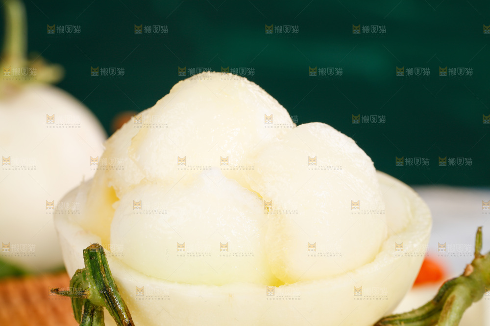 木底上的阎良甜瓜果肉