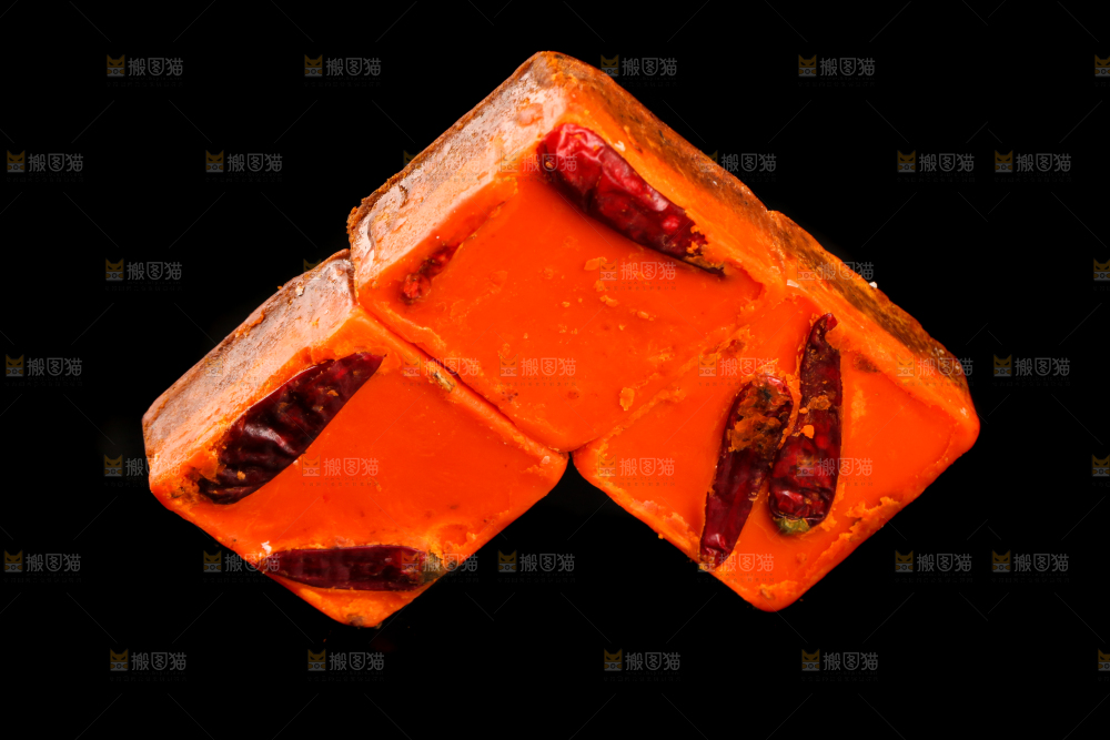 黑底上的麻辣火锅料