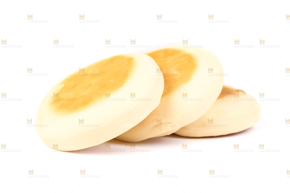 白底上放着蛋奶饼