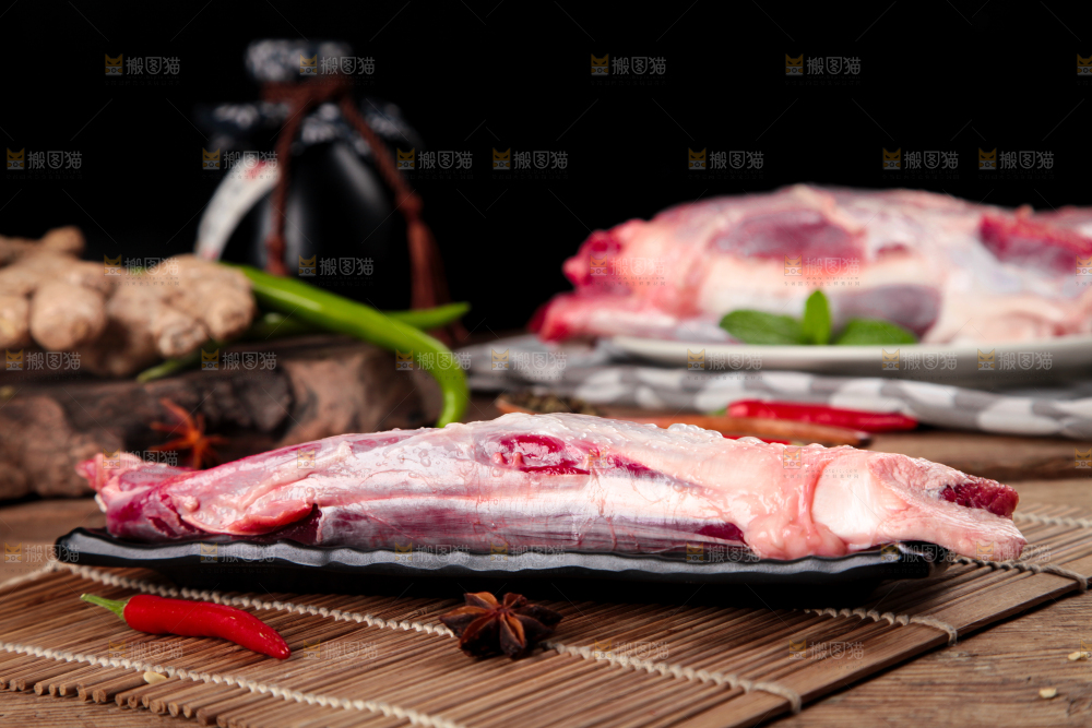 竹底上的贵州土黄牛肉