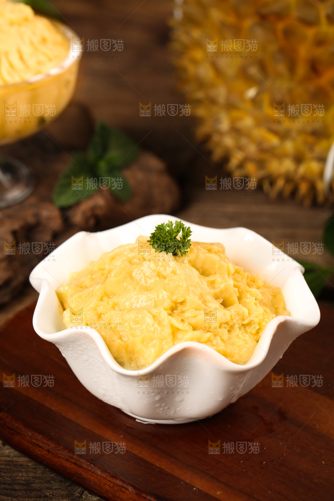 木底上放着一碗榴莲酱