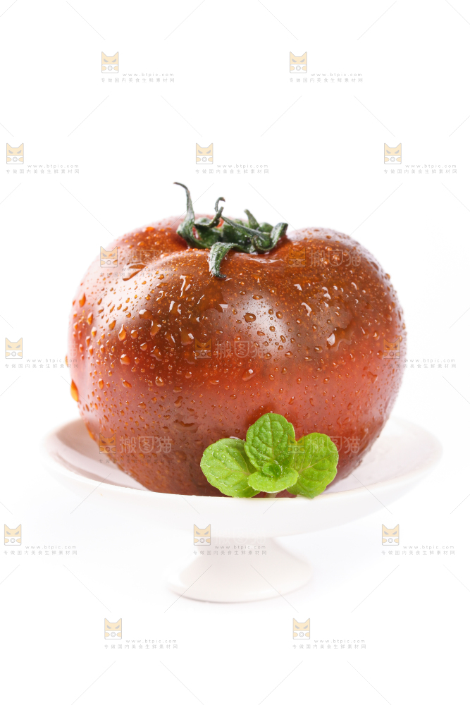 白底上的草莓柿子