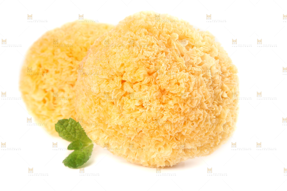 白底上放着雪银耳