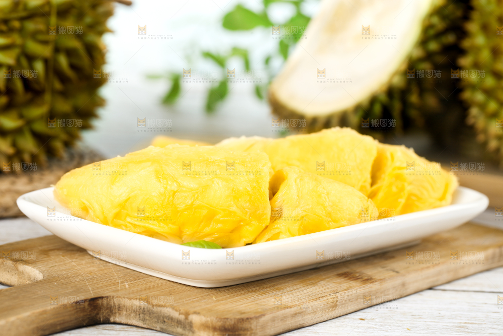 盘子里装着甲仑榴莲果肉