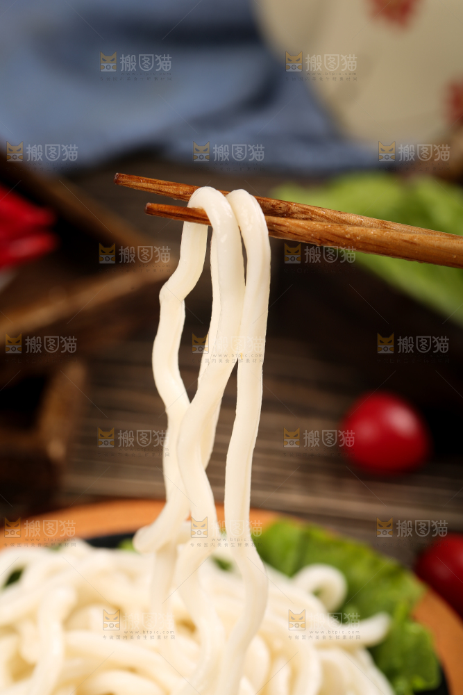 碗里装着乌冬面