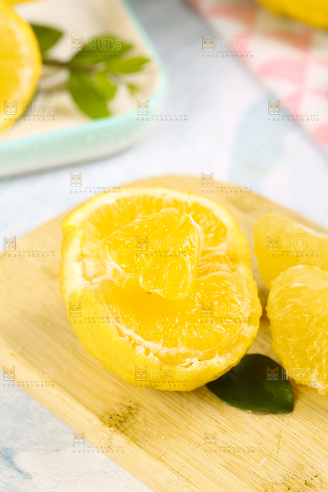 木板上的四川柠檬不知火