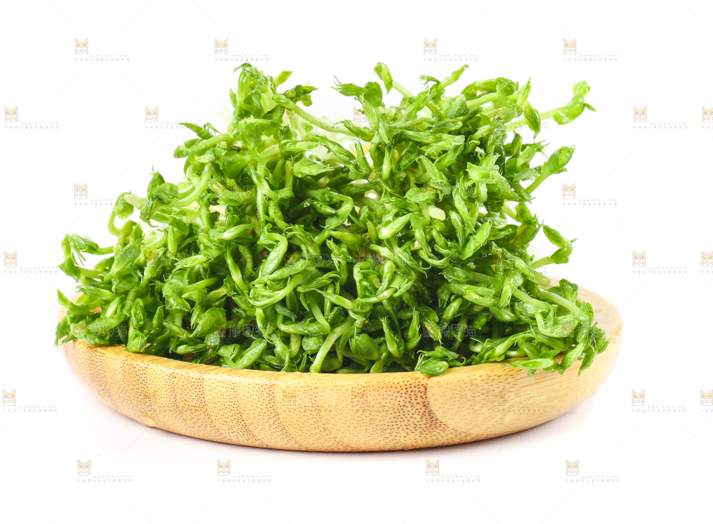 盘子里装着豌豆芽菜