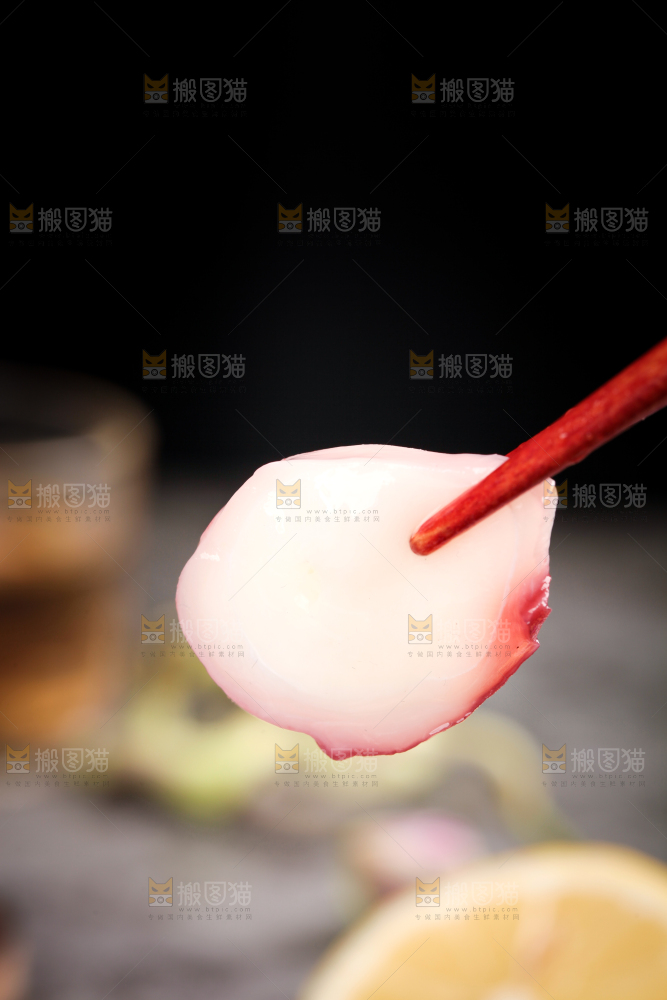 筷子上夹着鱿鱼须