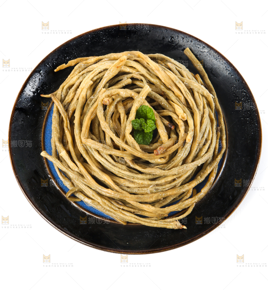 盘子里装着干豆角