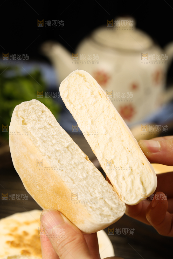 手里拿着无糖蛋奶饼