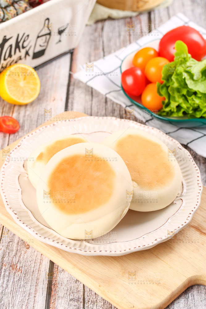 盘子里装着饼子
