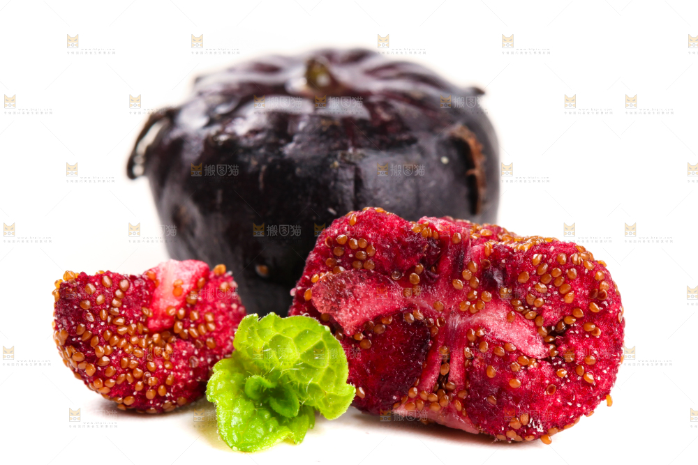 白底上放着红果参果肉