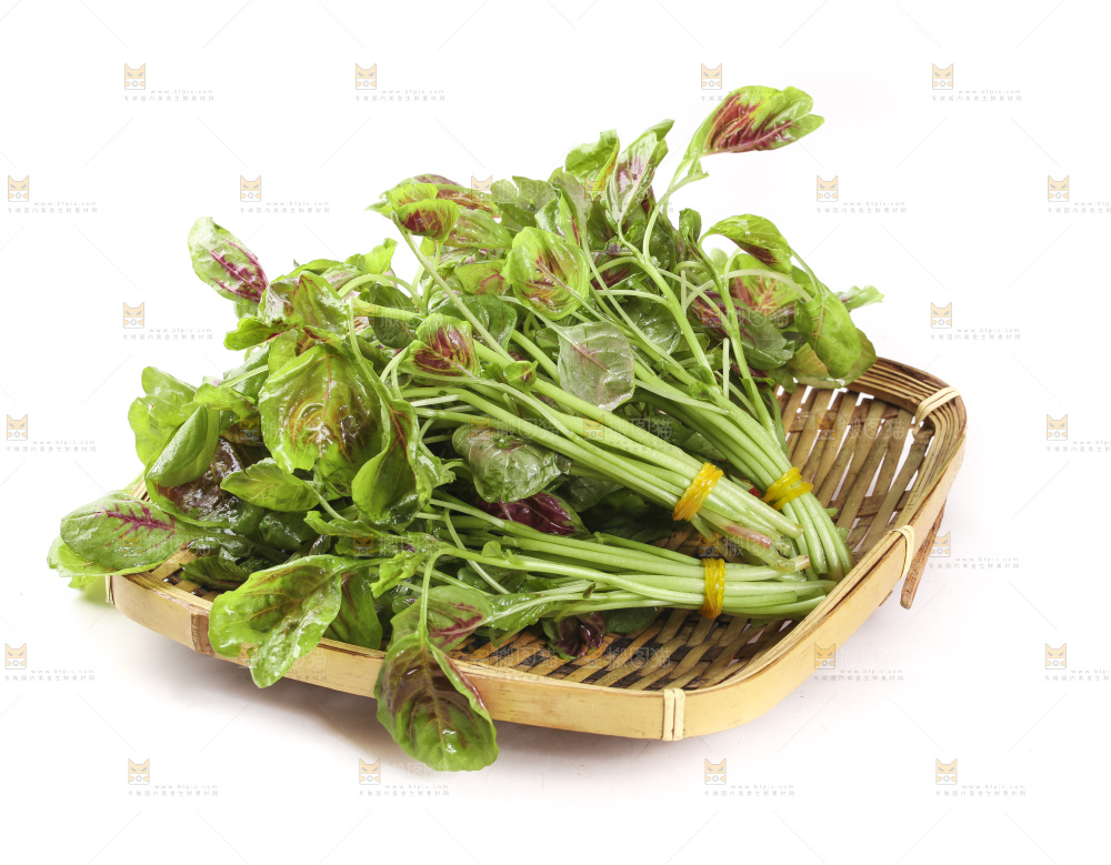 一盘红苋菜放在白底上