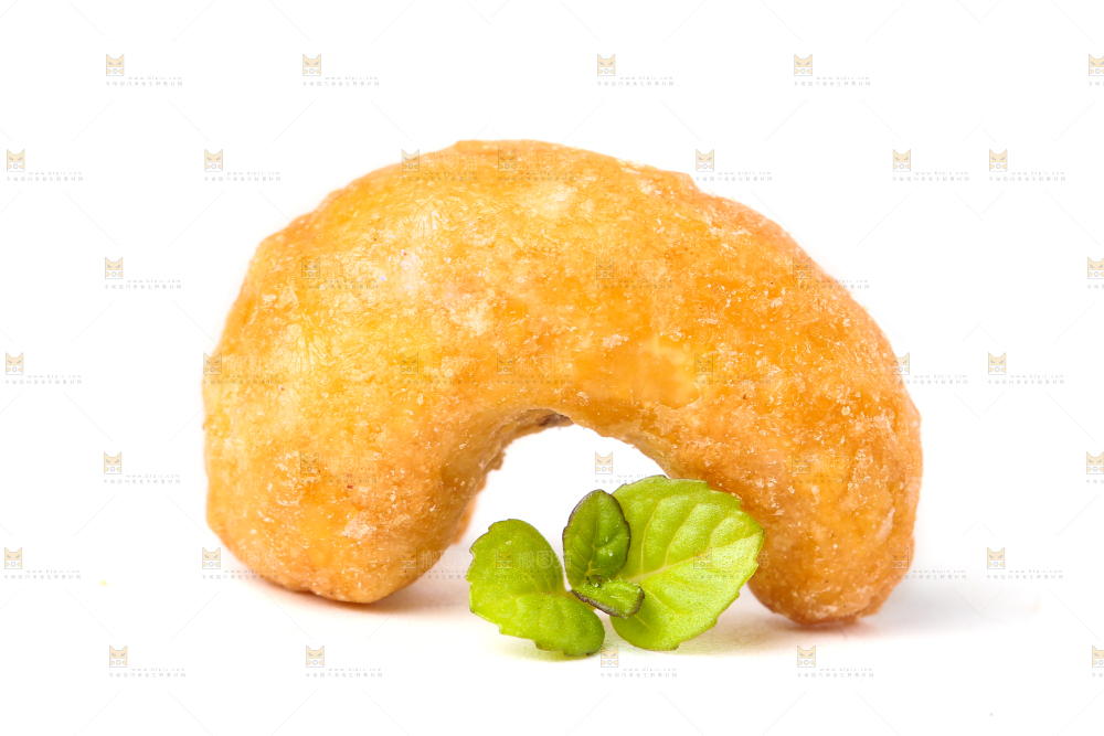 白底上的炭烧腰果