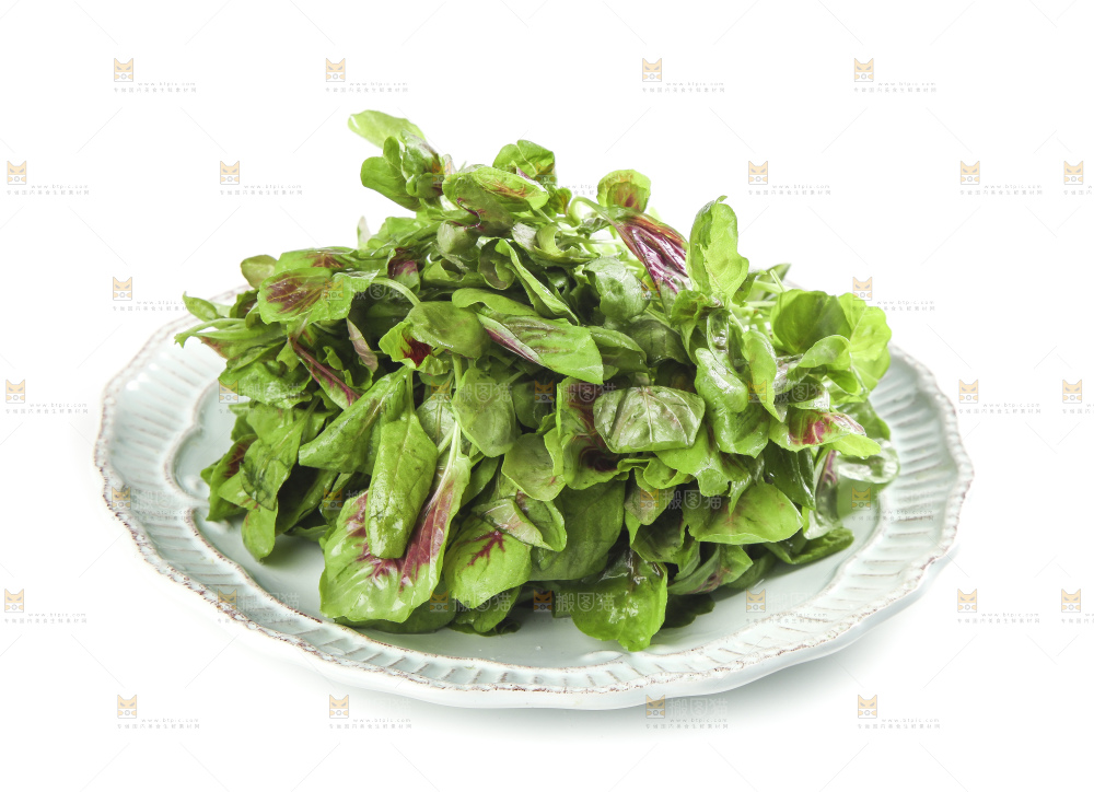 白底上放着一盘红苋菜