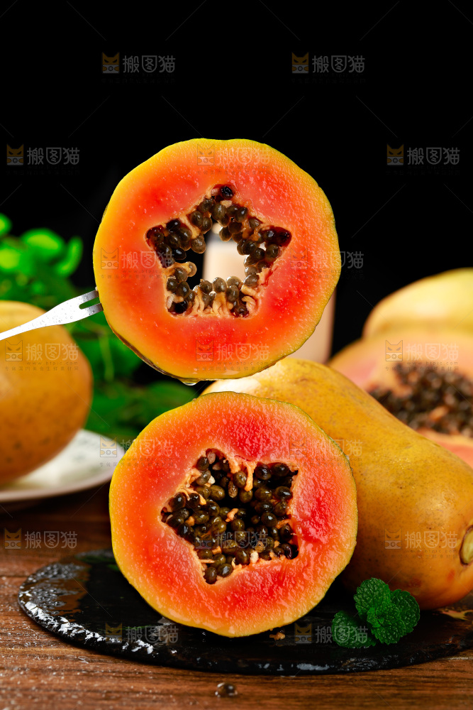 木板上的雷州红心木瓜