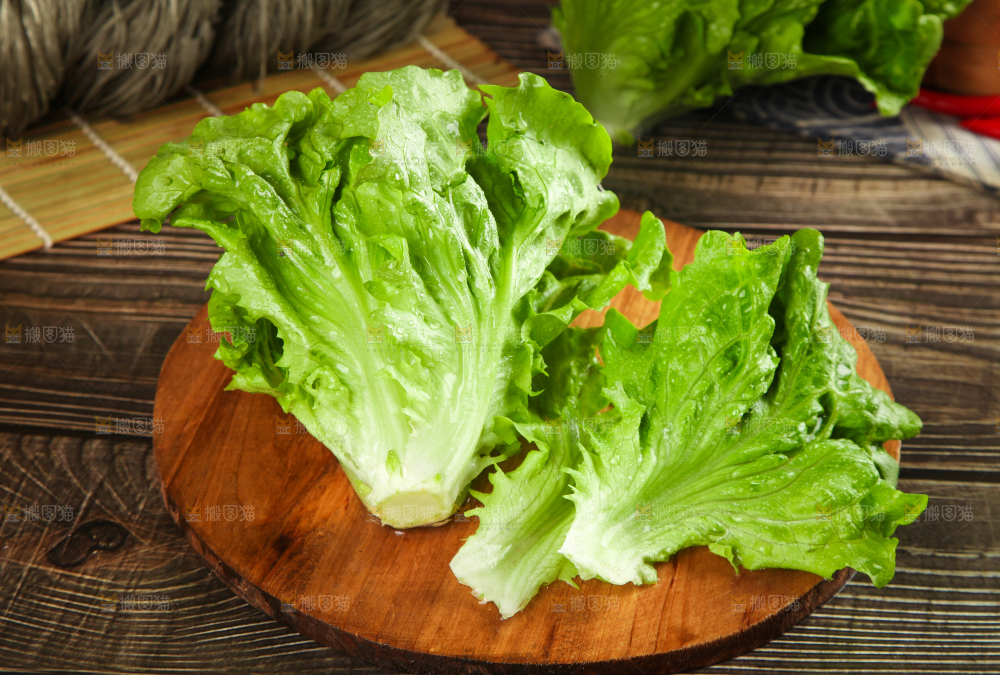木底上的泰国玻璃生菜