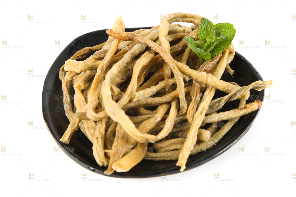 盘子里装着干豆角