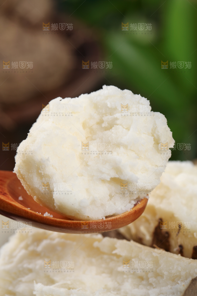 勺子里毛薯泥