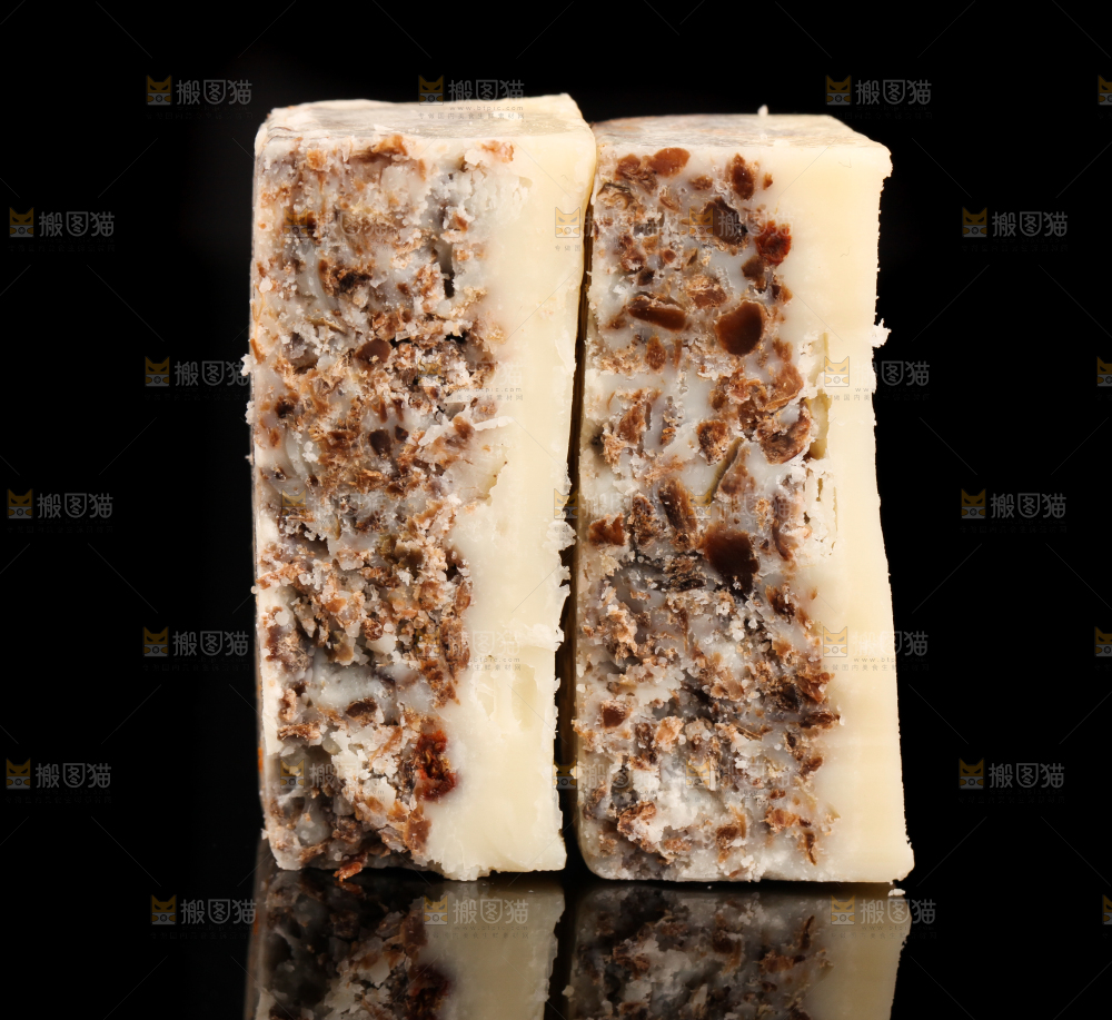 黑底上的清汤火锅料