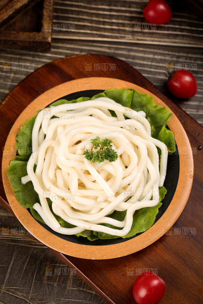碗里装着乌冬面