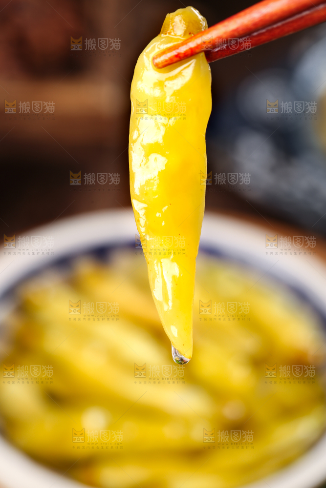 筷子上夹着贵州小米辣