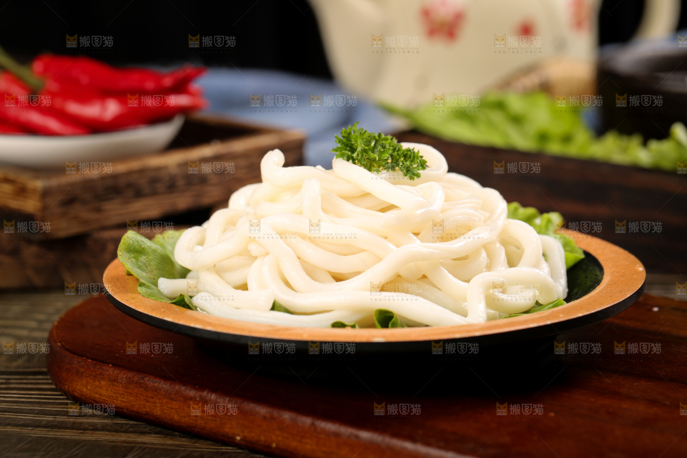 碗里装着乌冬面