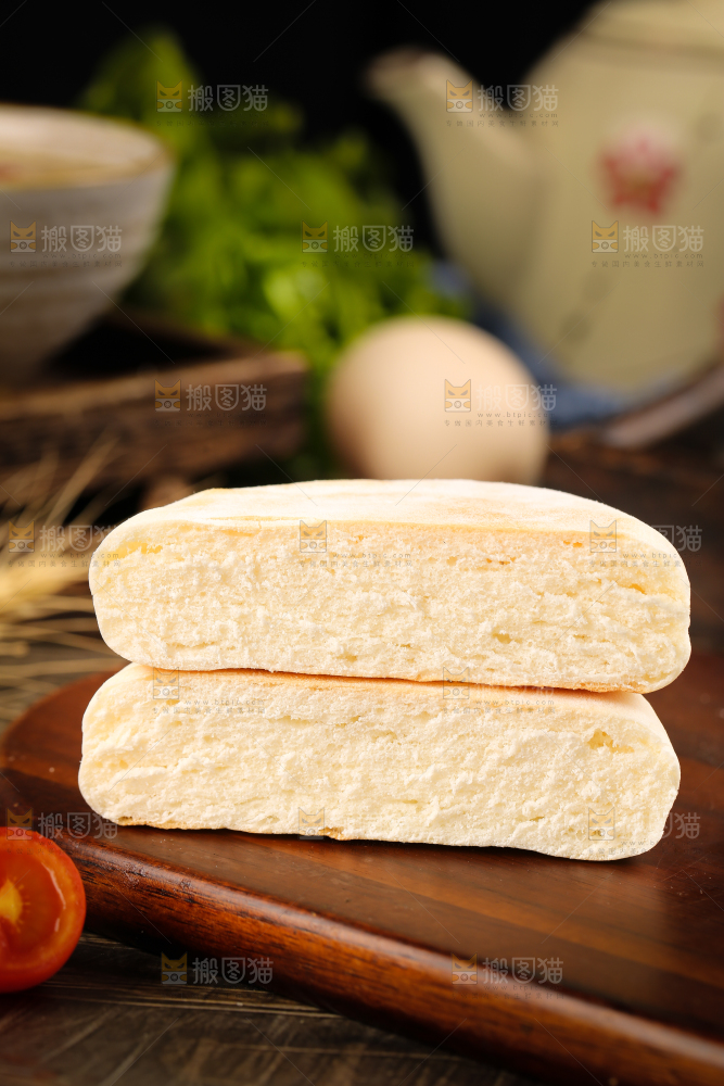 盘子里装着奶香饼