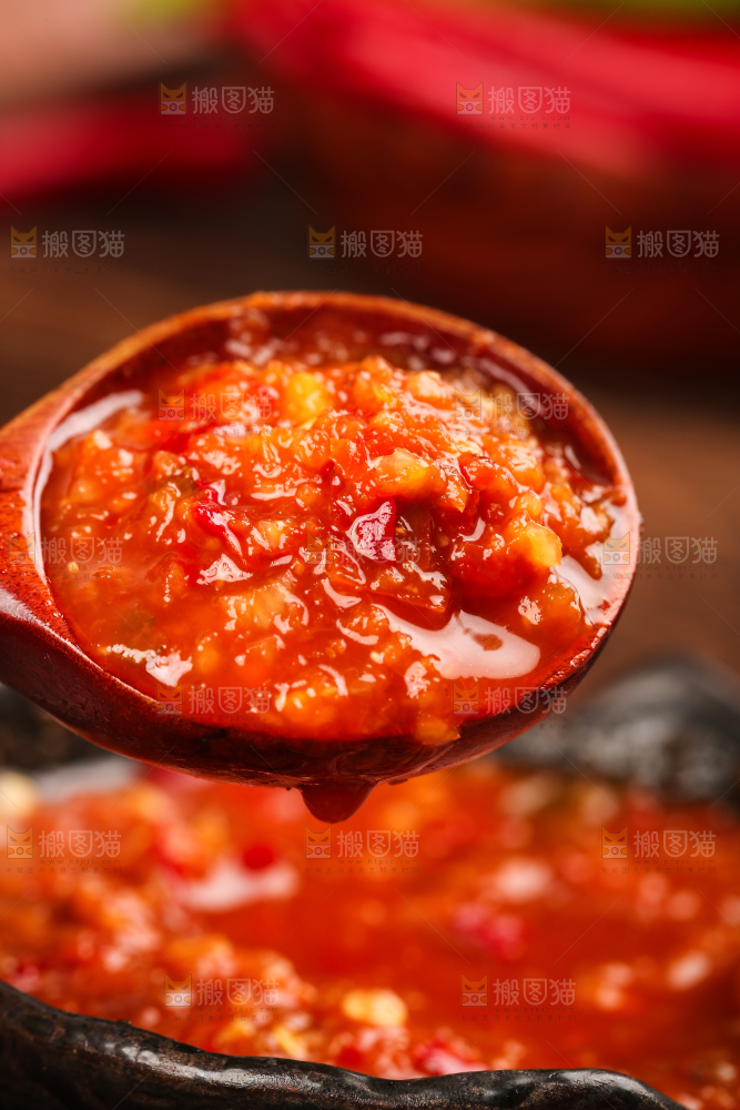 勺子里的辣椒酱