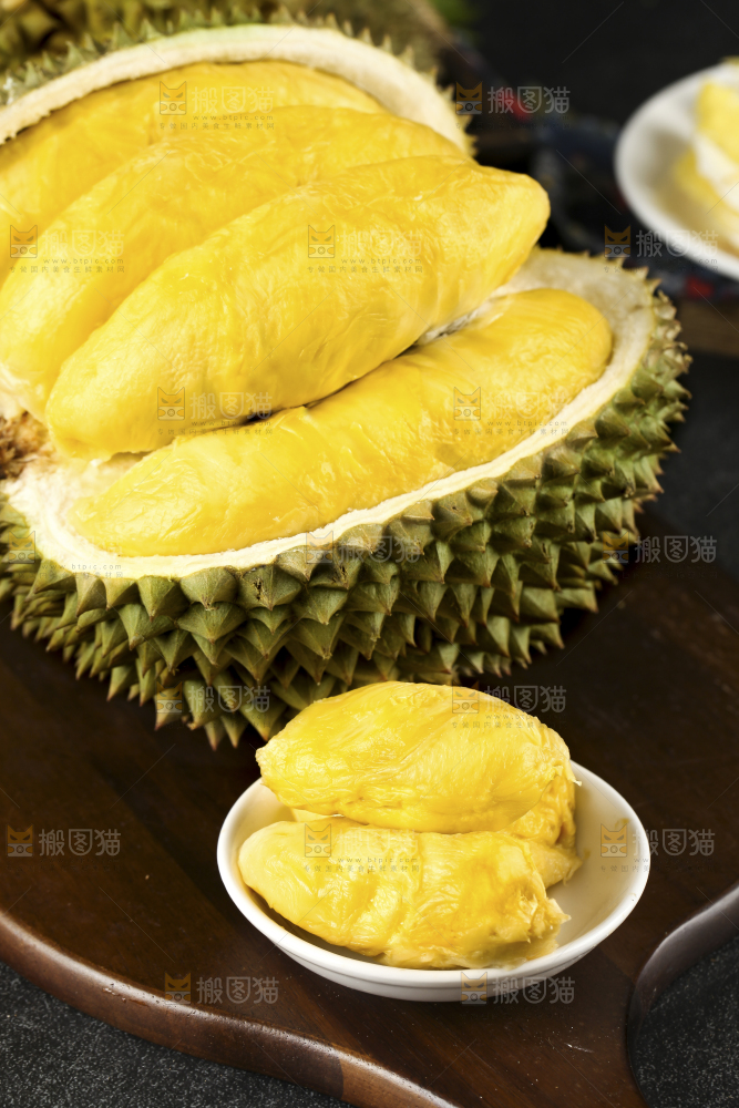 木板上的泰国甲仑榴莲
