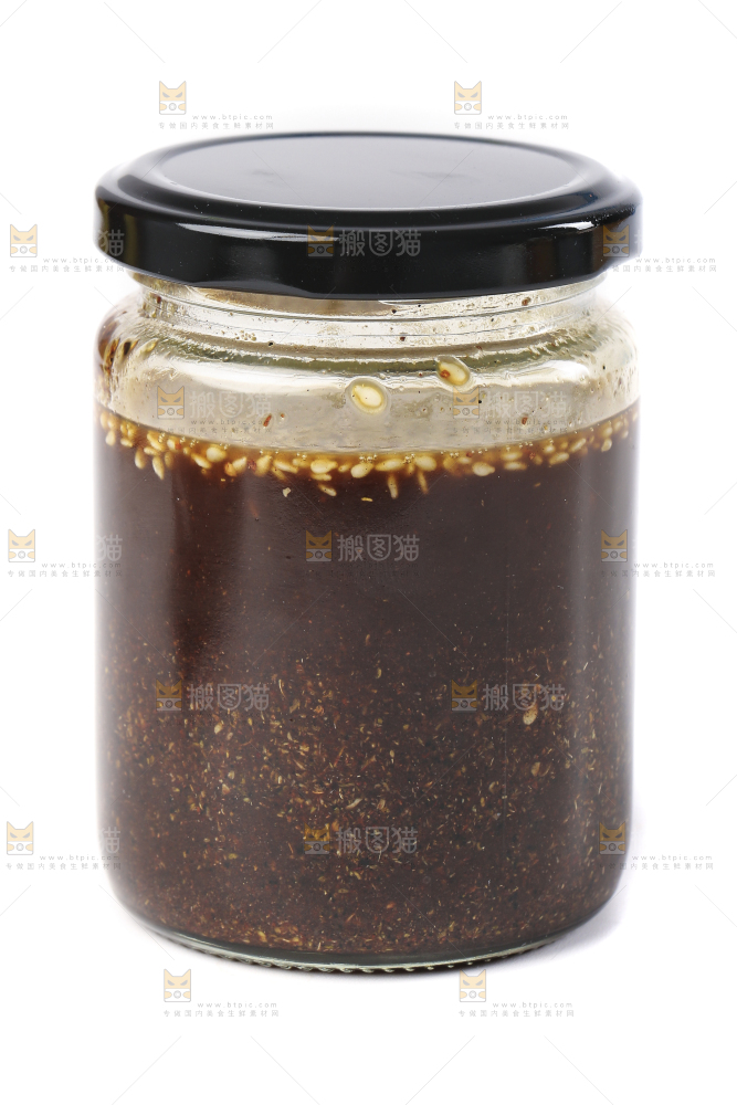 瓶子里装着花椒酱