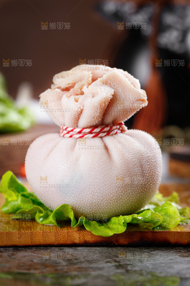木底上放着内蒙古肚包羊肉