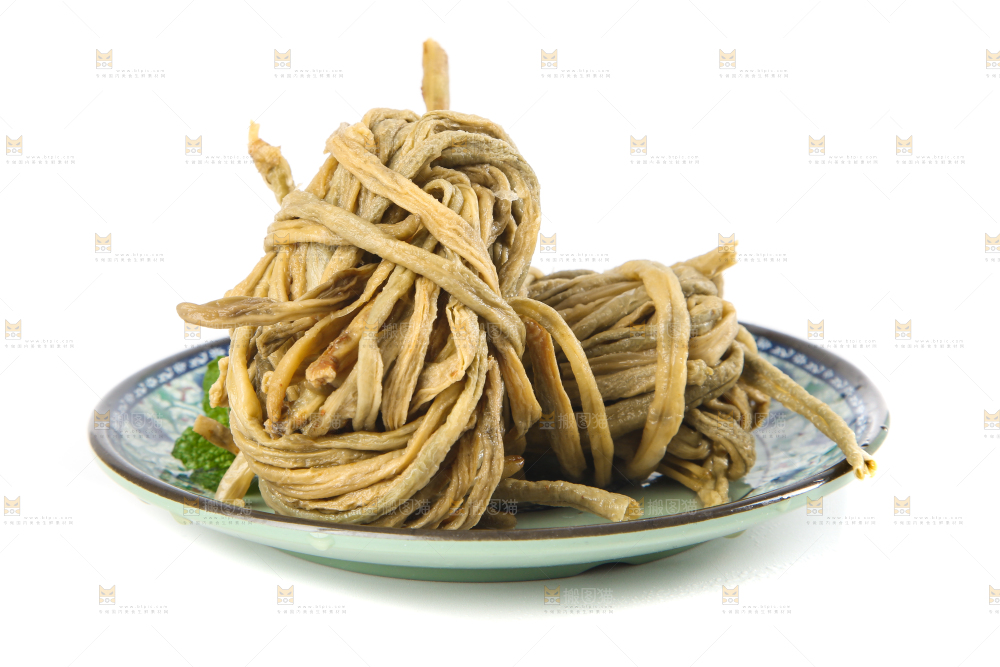 盘子里装着干豆角