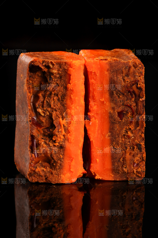 黑底上的麻辣火锅料