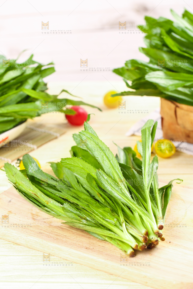 木底上的缅芫荽